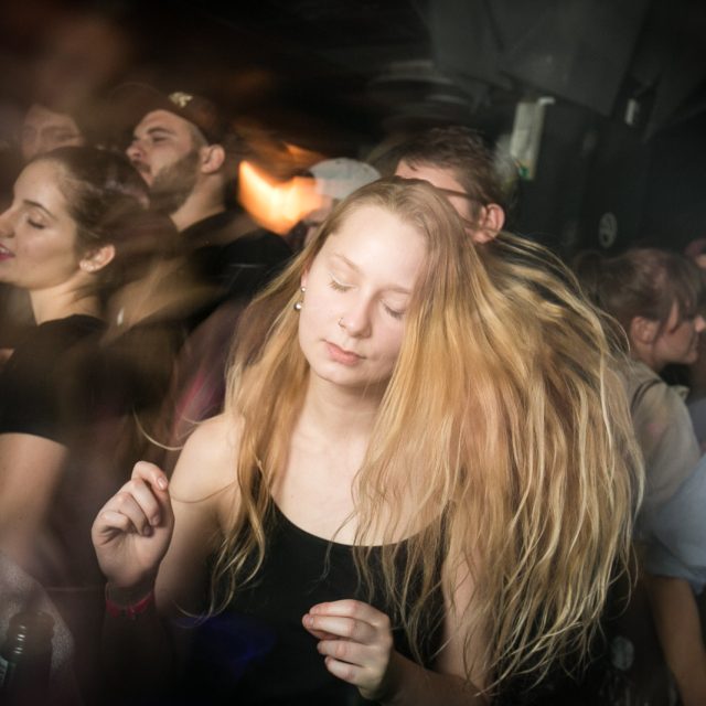 Publikum v Neone | foto: Jiří Šeda