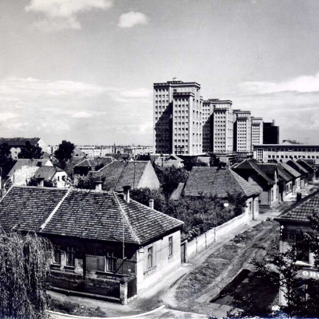 Kladno,  v pozadí sídliště Vítězného února,  dnešní Rozdělov | foto:  Uměleckoprůmyslové muzeum
