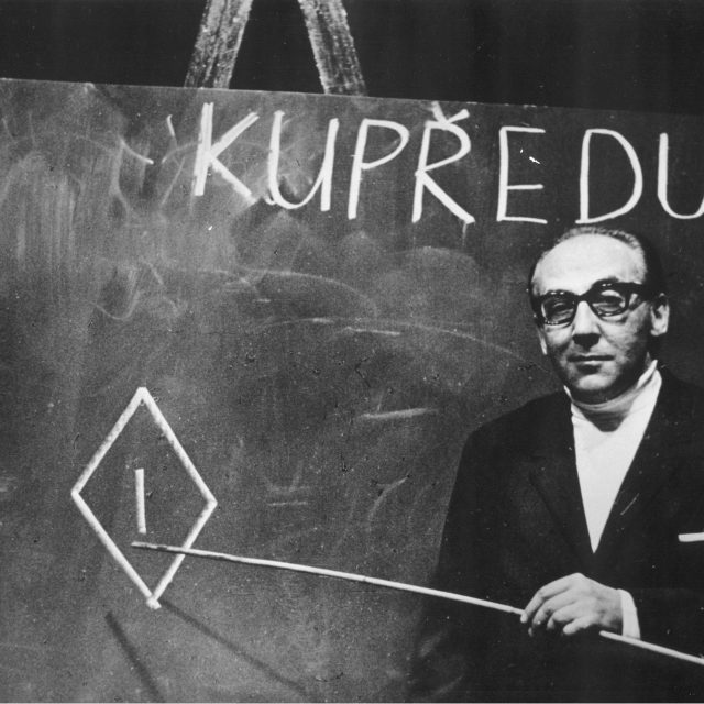 Miloš Kopecký v inscenaci Ptákovina,  Divadlo Na zábradlí,  1969 | foto: Jaromír Svoboda,  Jaromír Svoboda