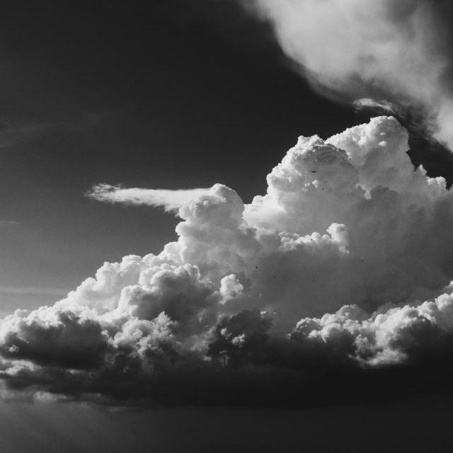 mrak,  obloha | foto: Daniel Páscoa,  Unsplash,  CC0 1.0