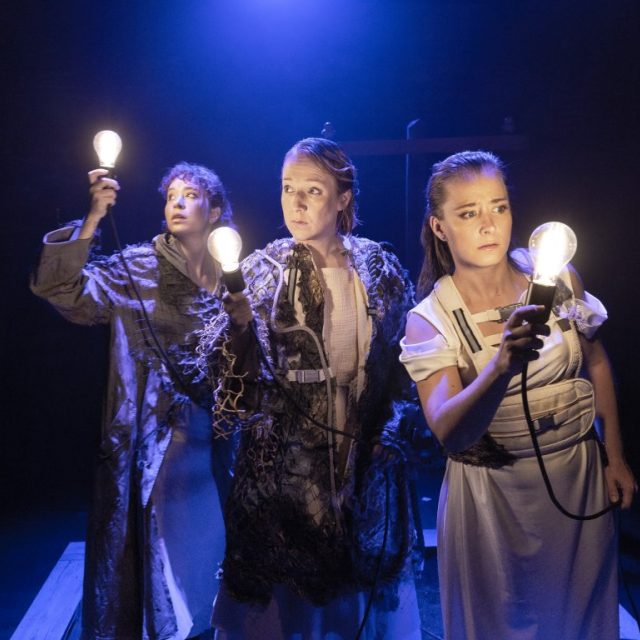 Inscenae Trójanky,  režie Anna Turlo | foto: Patrik Borecký,  Švandovo divadlo