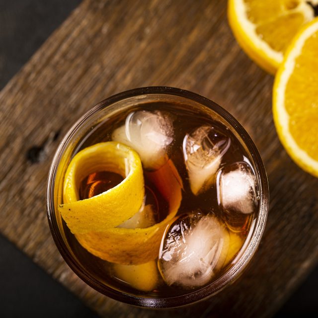 Koktejl negroni s pomerančem | foto: Fotobanka Profimedia