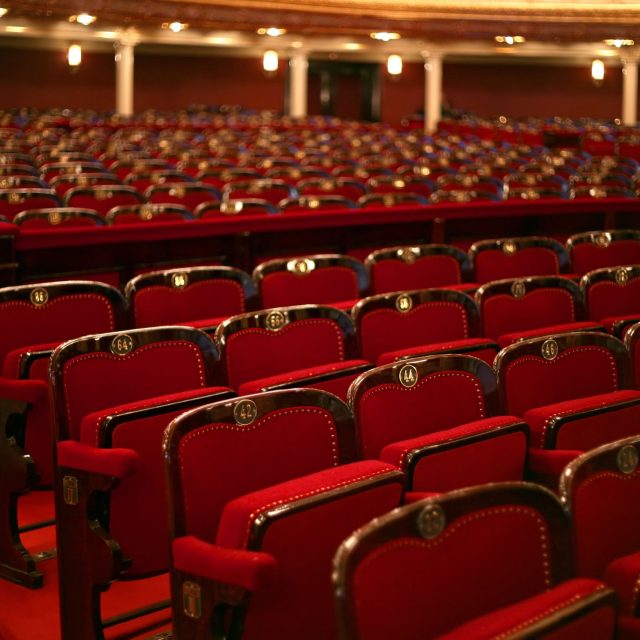 Prázdné divadelní sály. Ztráty v kulturním sektoru jsou vyčísleny na půl miliardy korun ani ne za měsíc. Ilustrační foto | foto: Fotobanka Profimedia