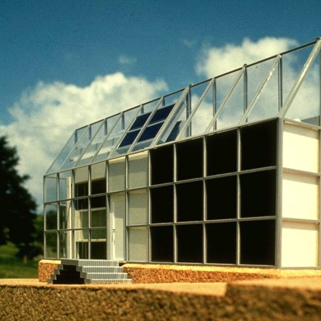 Jiří Suchomel,  Jan Žemlička,  Otto Valouch a Karel Novotný,  model slunečního domku pro Astronomický ústav v Ondřejově,  1978–1980 | foto: Jakub Potůček,  Rostislav Švácha  (ed.),  Sial,  Řevnice,  Olomouc 2010