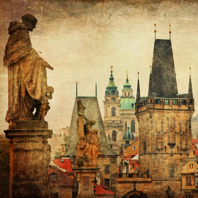 Spisovatel se chtěl utopit skokem z Karlova mostu. Skončil v blázinci | foto: Shutterstock