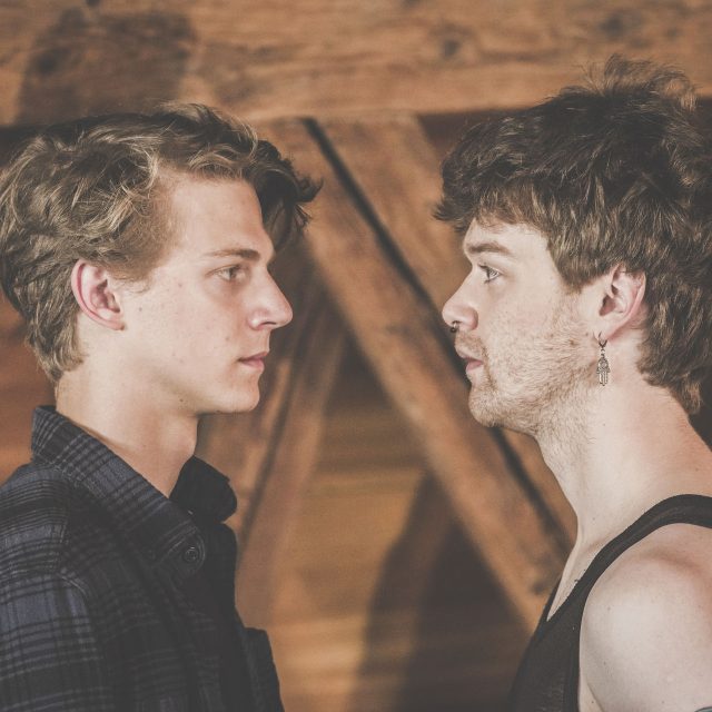 Site-specific činoherní inscenace Kurt & Sid  (Kurt Cobain – Tomáš Dalecký Sid Vicious – Daniel Kadlec) | foto: PEDRO NOIR,  Malostranská beseda