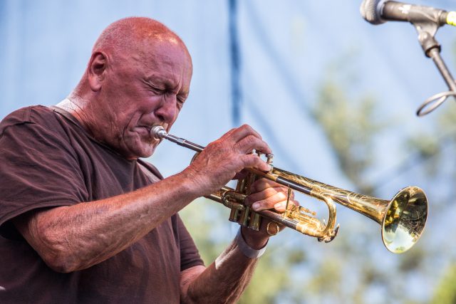 Oslava Mezinárodního dne jazzu 30. dubna. Na Karlově náměstí v Praze vystoupili The Herbaliser,  Laco Déczi a další | foto: Jiří Šeda