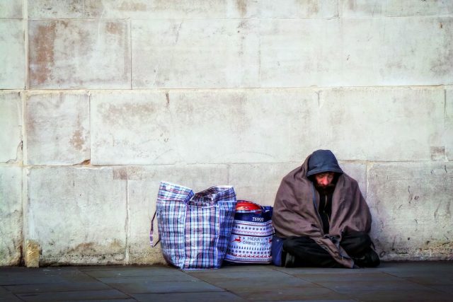 Příběh muže,  který se dobrovolně rozhodl žít na ulici,  vypráví ve své nové próze nazvané Potřeba hladu Roman Vojkůvka | foto: Garry Knight,  Attribution 2.0 Generic  (CC BY 2.0)  (CC BY 2.0)