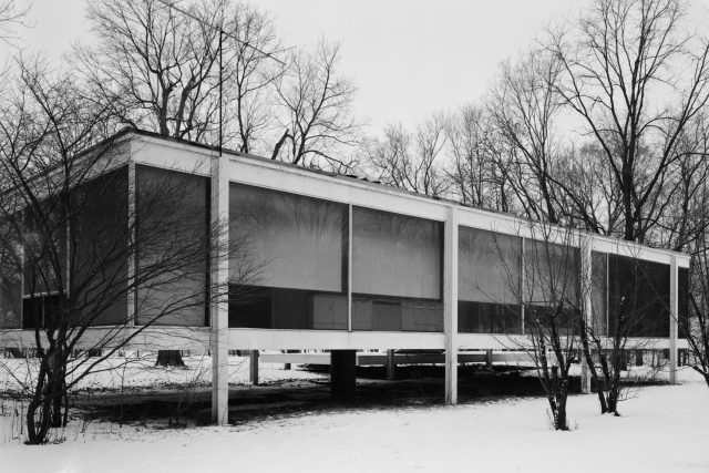 Slavný Farnsworth House architekta Mies van der Rohe | foto:  Library of Congress,   HABS photographer