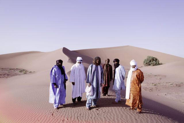 Tamikrest navazuje na pionýry Tinariwen,  ale rozšiřuje pole inspirací; Acid Arab sází na kombinaci ostré elektroniky s prvky blízkovýchodní hudby | foto:  Anti-