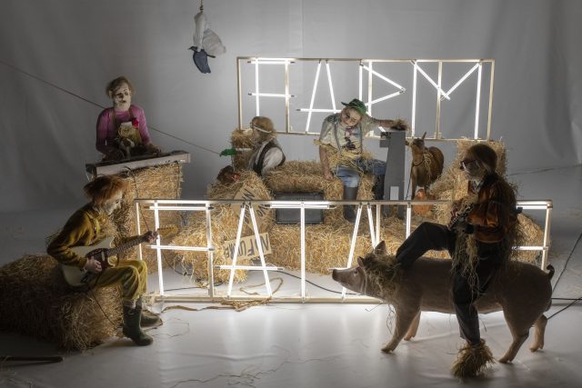 Z inscenace Farm Fatale,  Münchner Kammerspiele,  režie Philippe Quesne | foto: Martin Argyroglo,  Pražský divadelní festival německého jazyka