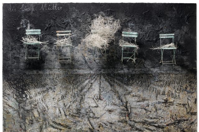 ANSELM KIEFER Zlé matky / The Evil Mothers,  2007–2011 olej,  emulze,  akryl,  šelak,  křída,  větve,  dřevo a železo na plátně/ Courtesy Galerie Thaddaeus Ropac,  London · Paris · Salzburg · Seoul | foto: Alšova jihočeská galerie