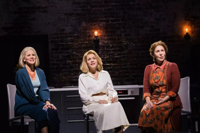 Opera Hodiny. Sólistky Kelli O’Hara jako Laura Brown,  Renée Fleming jako Clarissa Vaughan a Joyce DiDonato jako Virginia Woolf | foto: Evan Zimmermann,  Aerofilms