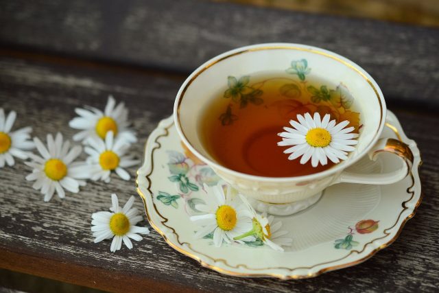 Piju čaj  (ilustrační foto) | foto: Fotobanka Pixabay