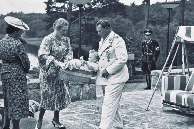 Emmy Göring a Hermann Göring s dcerou Eddou  (1939) | foto: Profimedia