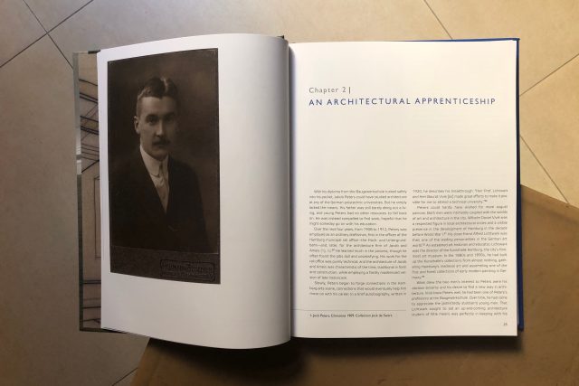 Ukázka z monografie Jock Peters,  Architecture and Design: The Varieties of Modernism | foto: Adam Štěch,  Český rozhlas