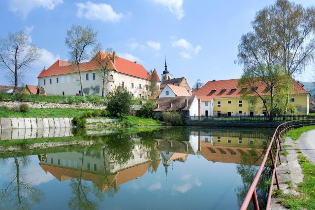 Louňovice pod Blaníkem,  barokní zámek | foto: Fotobanka Profimedia