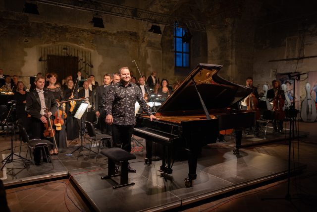 Lukáš Vondráček hraje Třetí klavírní koncert Bély Bartóka | foto: Martin Kusyn,  Janáčkova filharmonie Ostrava