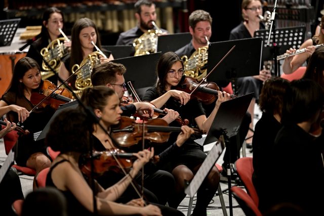 Členové ONO – Ostrava New Orchestra  / Zahajovací koncert festivalu Ostravské dny  (22. srpna 2021) | foto: Martin Popelář,  Ostravské centrum nové hudby