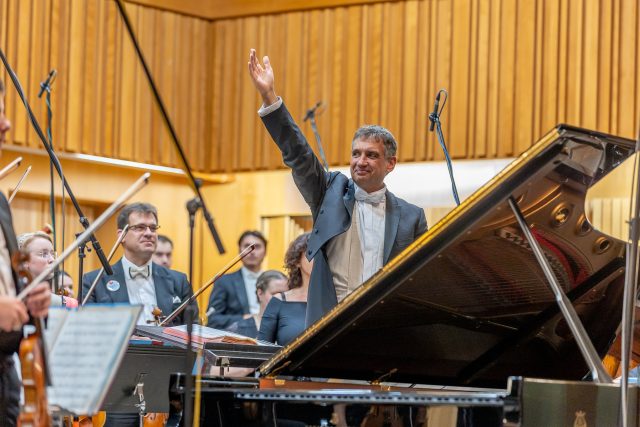 Zahajovací koncert Moravské filharmonie Olomouc,  šéfdirigent Zsolt Hamar | foto: Šimon Kadula