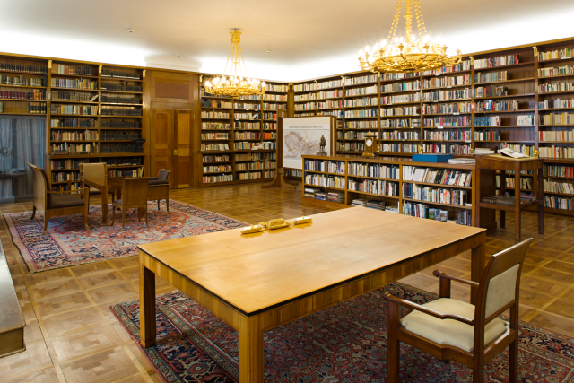 Masarykova pracovna byla vybavena nábytkem navrženým Jože Plečnikem | foto:  Jan Gloc,  Správa Pražského hradu