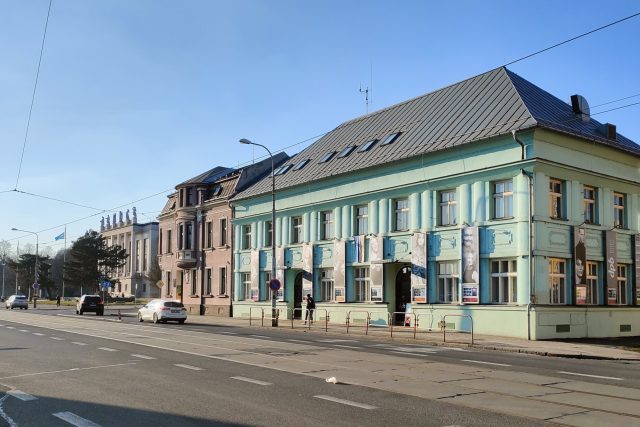 Divadlo Petra Bezruče,  v pozadí Dům kultury města Ostravy | foto: František Tichý,  Český rozhlas