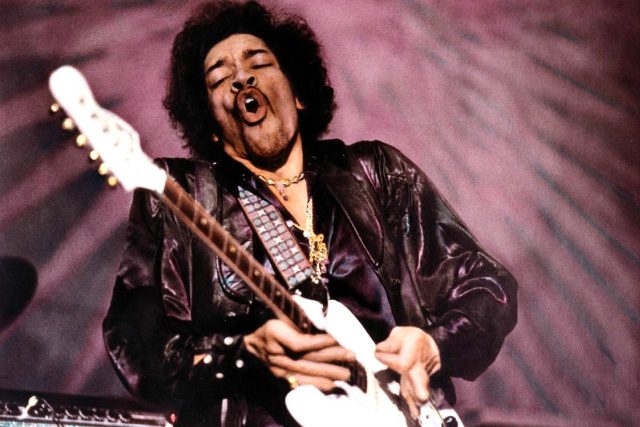 Jimi Hendrix hraje Star Spangled Banne,  hudební festival Woodstock 1969 | foto: Fotobanka Profimedia