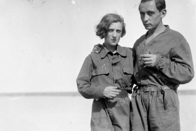 Anna-Eva Bergman and Hans Hartung,  Leucate,  France  (1929)  |  Gelatin silver print   24 × 18 cm | foto: Kunsthalle Praha