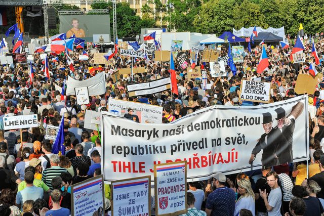 Miliony chvilek pro demokracii | foto: Ibra Ibrahimovič