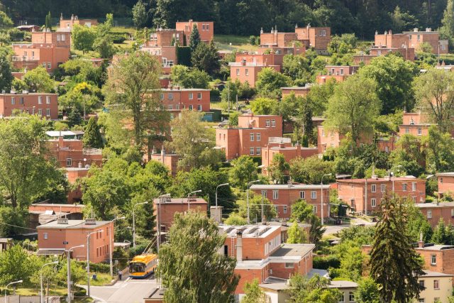 Výsledkem společných podnikatelských a architektonických snah o výstavbu bydlení pro dělníky a jejich rodiny je rozsáhlá oblast zastavěná unifikovanými domky. Většina se jich zachovala dodnes a vedle továrních budov tvoří další typický rys Zlína. | foto: Fotobanka Profimedia