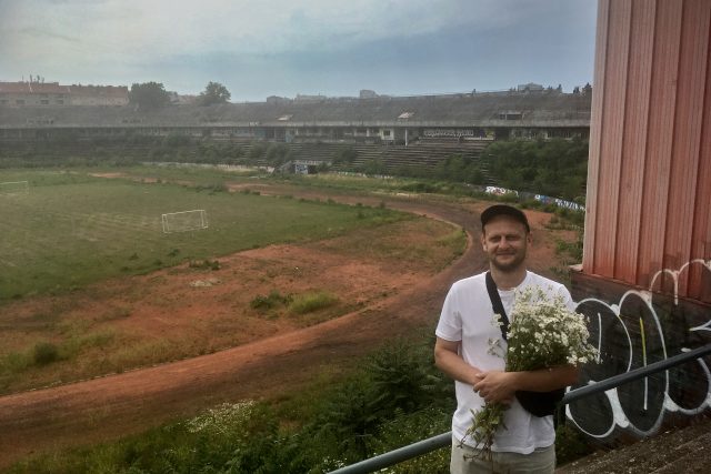 Programový/umělecký ředitel festivalu Pop Messe Tomáš Kelar u stadionu Za Lužánkami v Brně | foto: Ondřej Bambas,  Český rozhlas