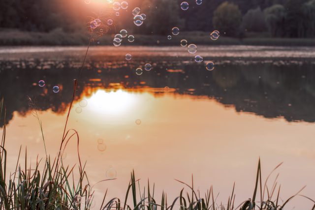Bubliny,  jezero,  západ slunce,  podzimní krajina  (ilustrační foto) | foto: Profimedia