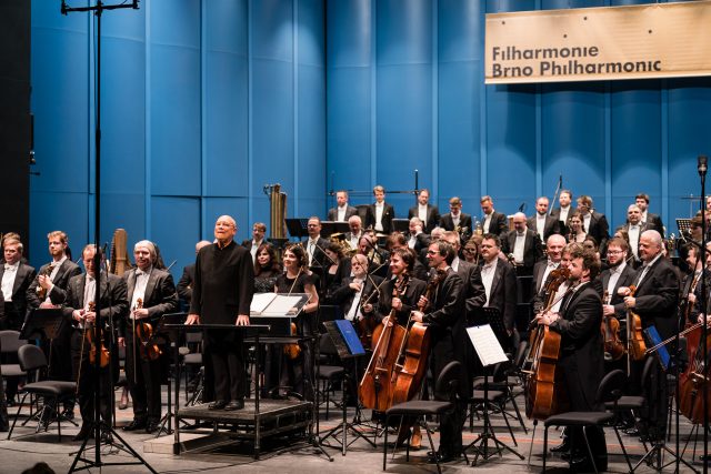 Filharmonie Brno a dirigent Dennis Russell Davies | foto: Filharmonie Brno