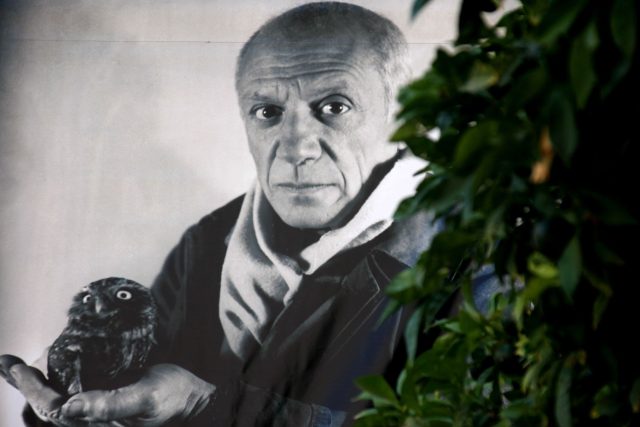 Malíř Pablo Picasso na výstavním posteru umělecké galerie v chorvatském Dubrovníku | foto: AJSTUDIO PHOTOGRAPHY / Shutterstock.com