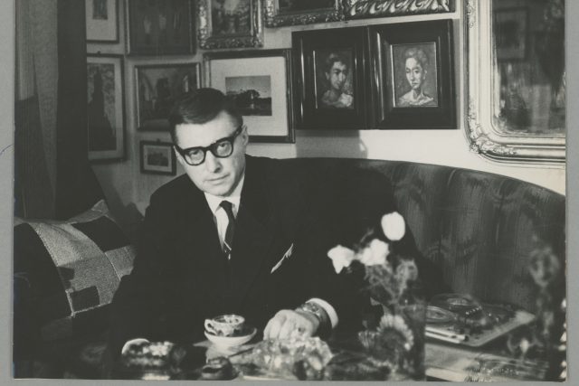 Ladislav Fuks ve svém bytě 1964 | foto: Osobní fond Ladislava Fukse v Literárním archivu PNP/Muzea literatury