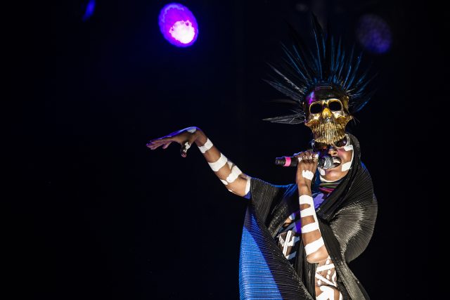 Letos vůbec poprvé v Česku vystoupí slavná jamajská zpěvačka,  herečka a modelka Grace Jones. Svou koncertní show odehraje na na Colours of Ostrava.  | foto: Eric Pamies,  MiquelCasanelles Rahola2015