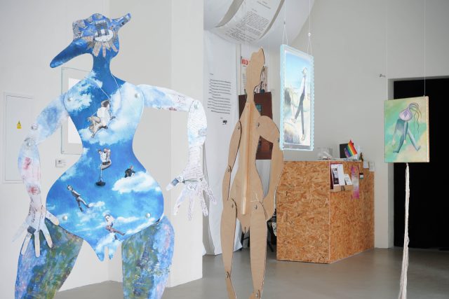 Pohled do instalace výstavy Feminine Painting – It’s a Masculine Thing!,  19. 3. 2024 – 15. 5. 2024,  SVĚTOVA 1,  Praha | foto: Zai Xu,  SVĚTOVA 1 z.s.