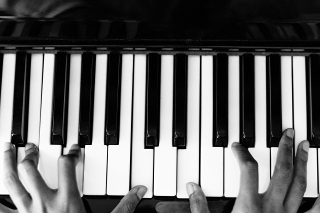 Hra na klavír  (ilustrační foto) | foto: Pexels,  CC0 1.0