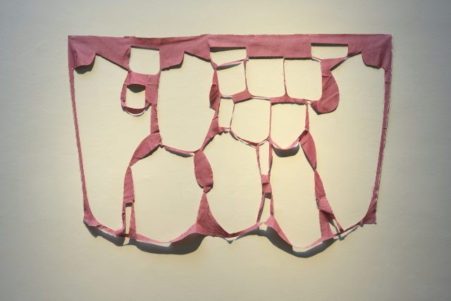 CO-EXTENSIVE,  pohled do instalace,  Marion Baruch,  Filozof z Lucernu / Le philosophe de Lucerne  (2015) | foto: Galerie Rudolfinum,  foto Ondřej Polák