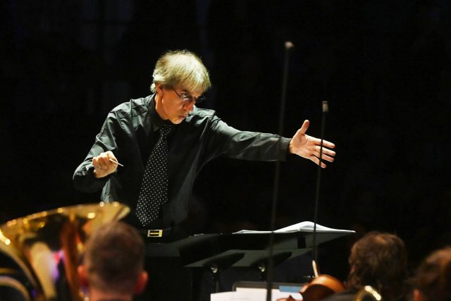 Dirigent Bruno Ferrandis,  festival Ostravské dny 2023 | foto: Jaroslav Ožana,  ČTK