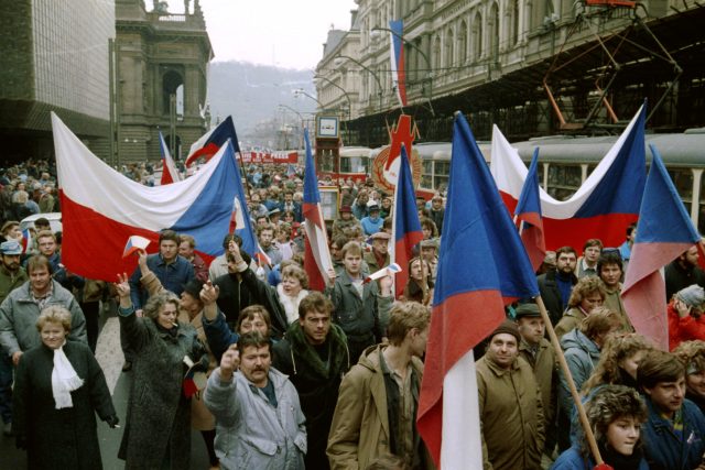 27. listopadu 1989 u Národního divadla | foto: Pavel Khol,  ČTK