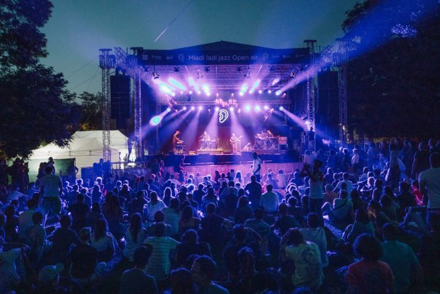 Mladí ladí jazz 2021. Karlovo náměstí v Praze | foto: Mladí ladí jazz