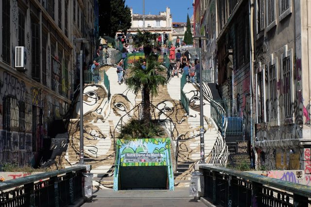 Street art umělce Mahna Kloixe,  náměstí Cours Julien v Marseille | foto: Magdaléna Rejžková