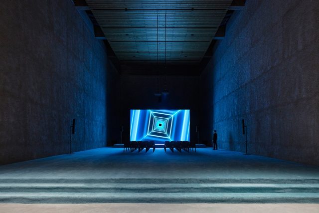 Jeremy Shaw: instalace I can see forever,  König Galerie,  Berlín 2018 | foto: Timo Ohler,  König Galerie