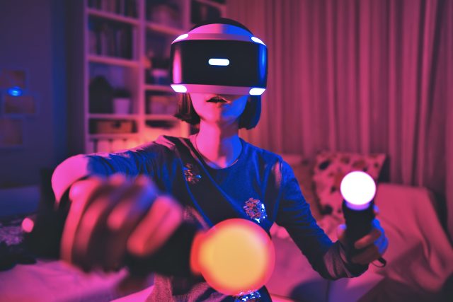 Jak ošálit mozek? Američané testují léčbu duševních problémů virtuální realitou. Pomoci může i na Ukrajině | foto: Shutterstock