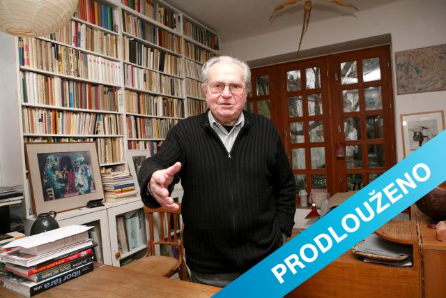 Spisovatel Ludvík Kundera ve své pracovně v rodinném domě v Kunštátě na Moravě  (2007) | foto: Profimedia