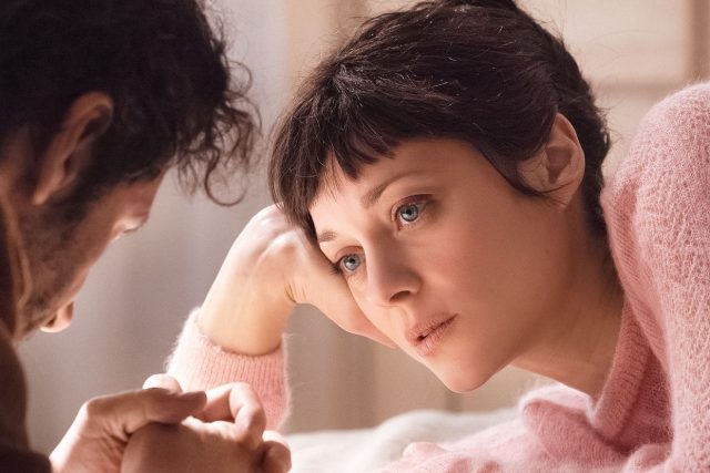 Plakát k filmu Bratr a sestra s Marion Cotillard a Melvilem Poupaudem v hlavních rolích | foto: Le Pacte