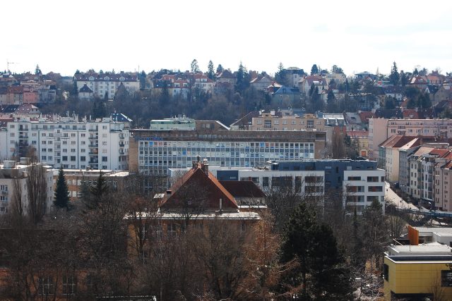 Pohled na břevnovskou polikliniku Pod Marjánkou z Talichovy ulice | foto: Jakub Potůček,  Český rozhlas