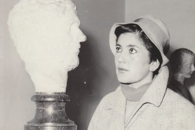 Inez Tuschnerová na výstavě v Moravské galerii,  1966 | foto: Archiv Moravské galerie v Brně