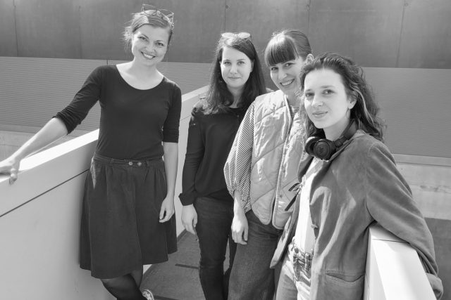 Dominika Mithofer si do ArtCafé pozvala Kateřinu Letákovou,  Martu Hermannovou a Ester Trčkovou | foto: Anna Mašátová,  Český rozhlas